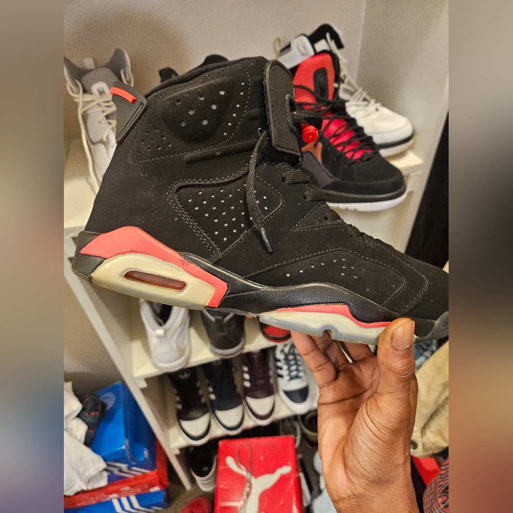 Jordan 6 - Picture 2 of 5